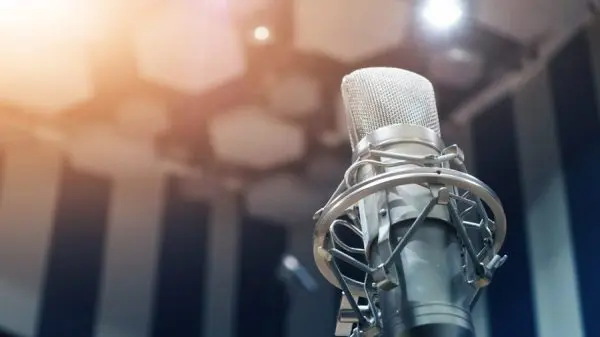 microphone-closeup-600x337